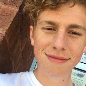 Meet your Posher, Zachary